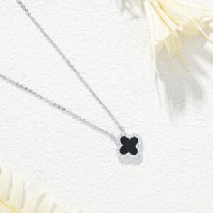 BLACK CLOVER NECKLACE WITH ZIRCONIA