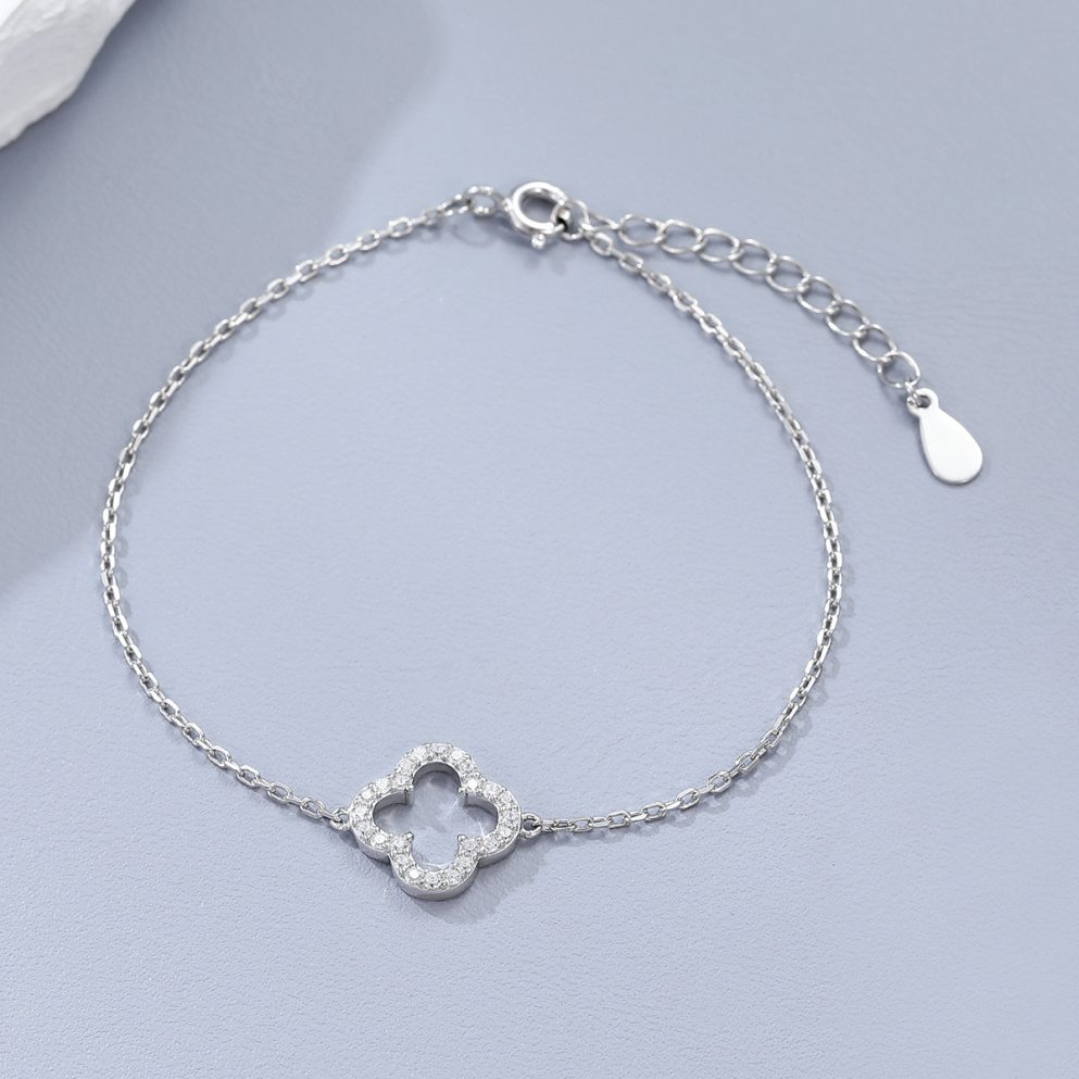 clover-bracelet-with-zirconia